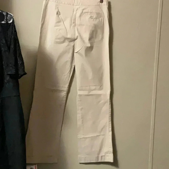 GAP - Picture 2 of 6